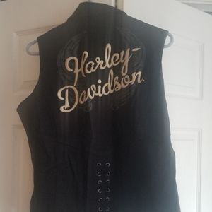 Black sleeveless Harley Davidson shirt